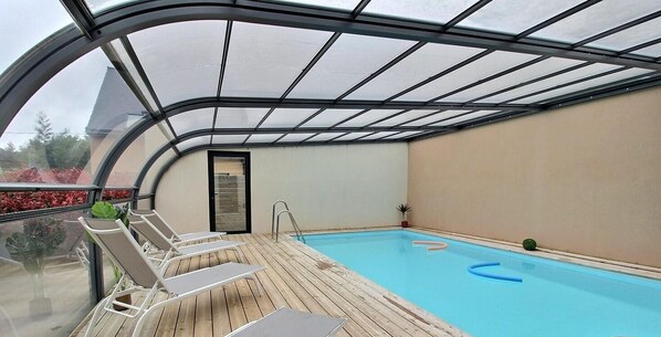 la piscine commune aux 4 gîtes