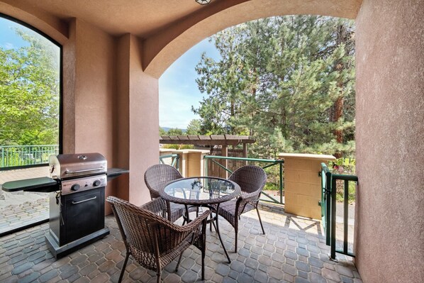 101B Patio With Golf Course View