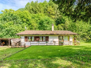 Herbe, Arbre, Maison, Chalet, Zone Rurale, Arbuste, Toit, Domicile, Prairie