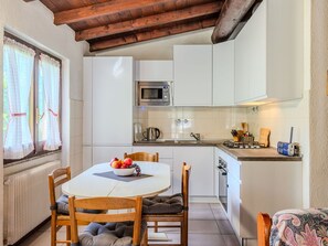 Meubles, Design Intérieur, Sol, Cuisine, Comptoir, Bois, Plafond, Appareil De Cuisine, Principaux Appliance, Sol