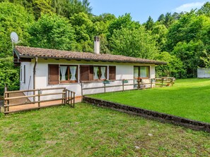 Maison, Chalet, Domicile, Zone Rurale, Ferme, Biens, Pelouse, Jardin, Prairie, Cabane En Rondins