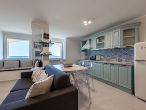 Möbel, Interior Design, Flooring, Fussboden, Zimmer, Wohnung, Decke, Couch, Wohnzimmer