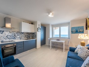 Wohnung, Möbel, Wohngebiet, Balkon, Eigentumswohnung, Stuhl, Schatten, Resort, Küste, Hotel