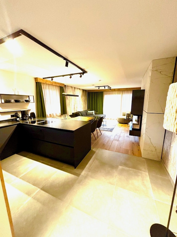 Ferienwohnung 120 qm für max. 4 Personen-Wohn/Kochbereich