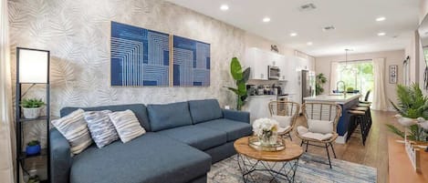 This beautiful house offers mid-century decor & open-concept living room to accommodate comfortably your entire family.