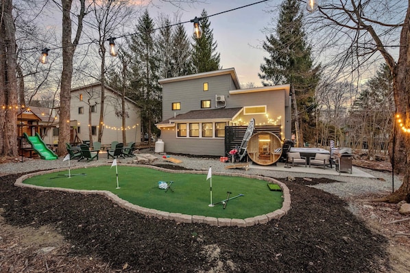 A cozy home with tons of fun—perfect for family adventures in Tobyhanna, PA!