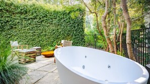 Bain à remous extérieur