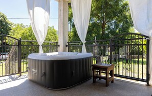 Bain à remous extérieur