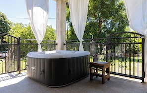 Bain à remous extérieur