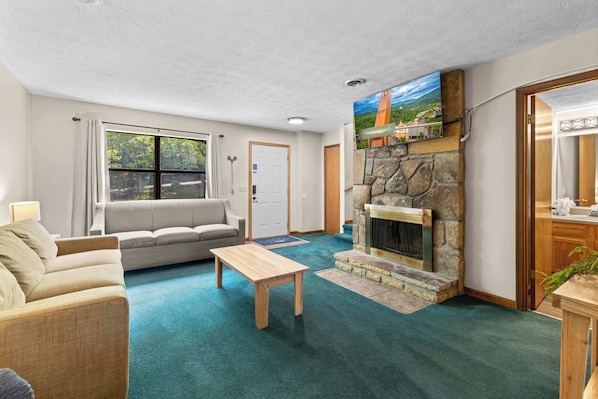 For entertainment, the room features a sleek SmartTV, providing endless options for movie nights, binge-worthy series, and more. 🚨 Fireplace is for decorative purposes only.