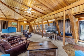 Comfortable living room with room for everyone