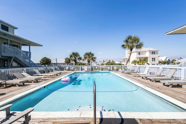 The Cove Pool