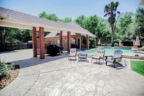 There is plenty of seating to move about as you see fit. Stay in the sunshine to get your tan on, or move into the shade for reading a book or scrolling on your phone.