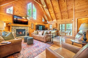 Roudy's Roost's cozy living area