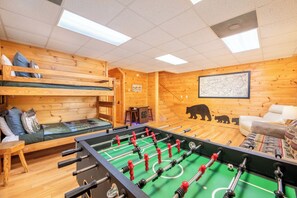Roudy's Roost's fun game room