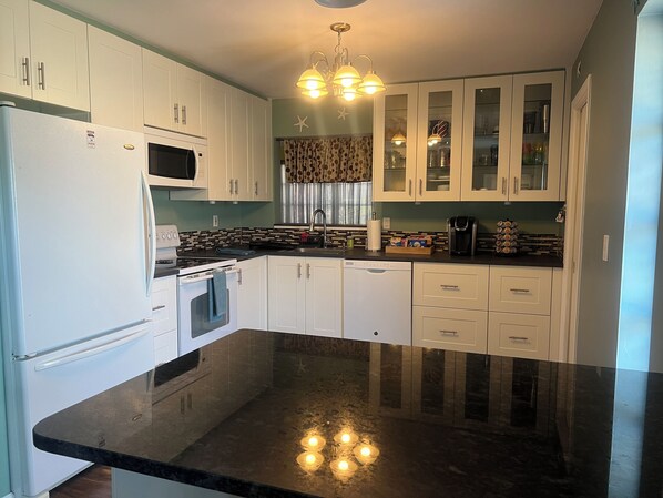 Full size kitchen