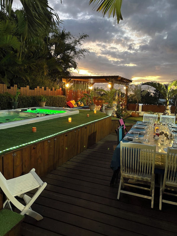 Outdoor dining