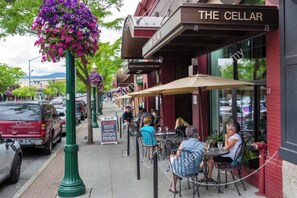 Walking Distance To Resturants