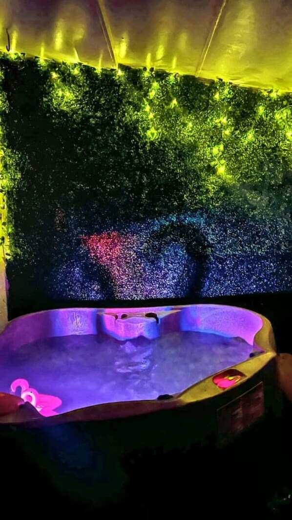 Indoor spa tub