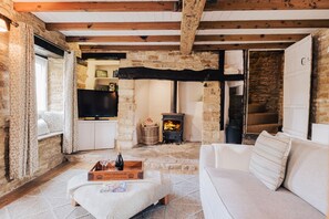 Ringers Cottage Sitting/Dining Room - StayCotswold