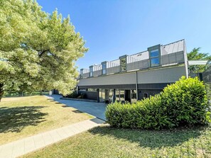 Schwimmbad, Verbundwerkstoff, Wohnung, Eigentumswohnung, Villa, Landscaping, Resort, Hotel, Balkon, Eco Hotel