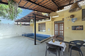 Private pool