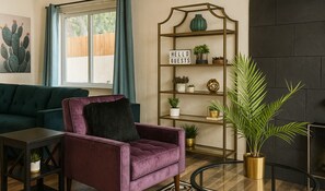 The accent chair is just giving!