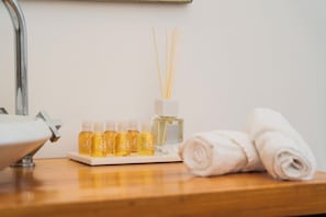 Bathroom amenities