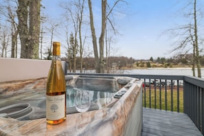 Private hot tub with peaceful lake views โ the perfect place to relax and unwind after a day of adventure.