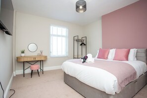 Stretch out and relax in this elegant king bedroom, complete with stylish furnishings. It’s a restful haven at the end of a busy day.