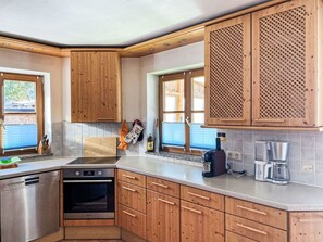 Cuisine, Cabinetry, Comptoir, Bois, Design Intérieur, Sol, Appareil De Cuisine, Plafond, Principaux Appliance, Placard
