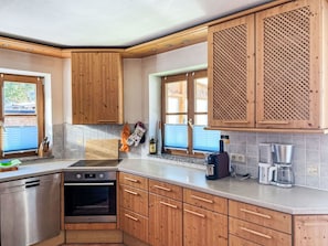 Cuisine, Cabinetry, Comptoir, Bois, Design Intérieur, Sol, Appareil De Cuisine, Plafond, Principaux Appliance, Placard