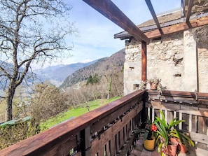 Bois, Colline, Chaîne De Montagnes, Station De Montagne, Balcon, Vallée, Porche, Pente, Crête, Balustrade