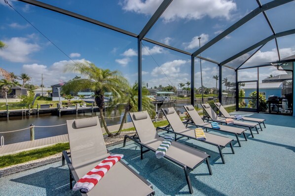 6 lounge chairs for sunning