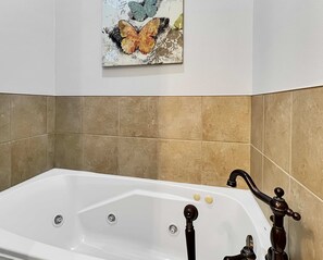And it even has a jetted bathtub
