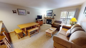 Cozy Living Area with Gas Fireplace, Flatscreen - Cozy Living Area with Gas Fireplace, Flatscreen
