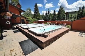 3 Outdoor Hot Tubs - 3 Outdoor Hot Tubs