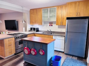Full kitchen