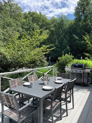 Deck with seating for 6 and grill