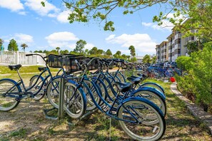 4 bikes are included with your rental including baskets and locks.