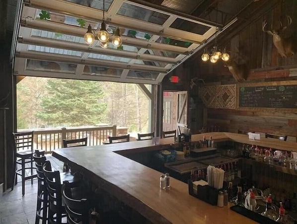 Bar (in der Unterkunft)