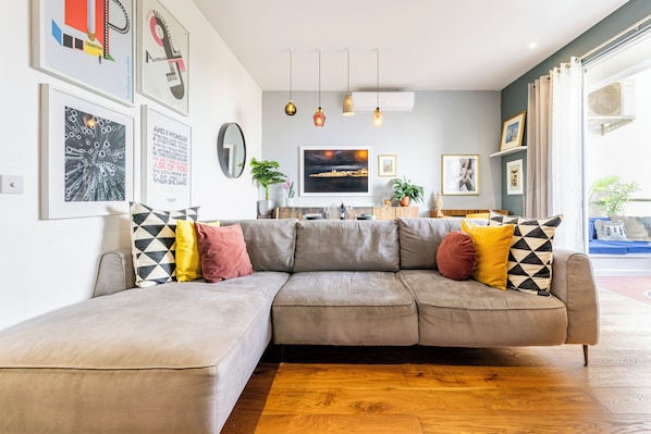 Living Room/ Dining