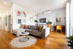 Living/ Dining Area (1)