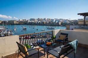 Marsascala guesthouse terrace 2