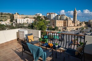 Marsascala guesthouse terrace 3