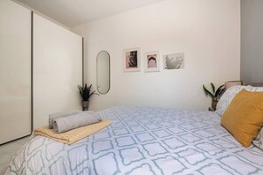Master Bedroom (1)
