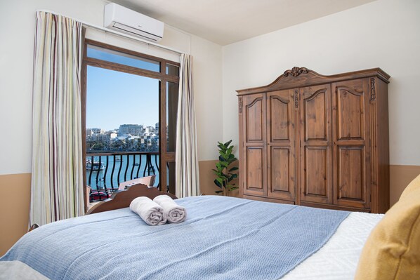 Marsascala guesthouse bedroom 1