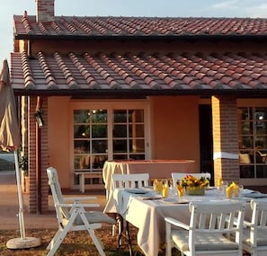 Outdoor dining