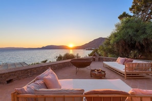 Lavish Rhodes Beachfront Villa | Villa Blue Bay | 6 Bedrooms | Ptivate Beach Access | Private Outdoor Heated infinity Pool | Spacious Furnished Terrace with Shaded Outdoor Dining Area | Private Garden, BBQ & Firepit | Prime Location | Pefki, Lindos