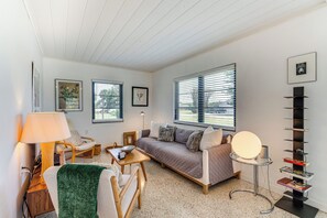Living Room | Smart TV | Central Heating & A/C | Free WiFi